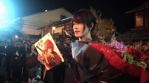 Heh, aside from the gray part, i suppose not much has changed. then, his smile faded. Rurouni Kenshin ã‚‹ã‚ã†ã«å‰£å¿ƒ After More Than 7 Months Of Shooting A Total Of 6 000 People 43 Locations Across The Country Live Action Rurouni Kenshin Final Chapter Wraps Up Filming It Was Found