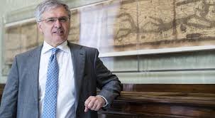 All'interno della banca d'italia opera il direttorio, organo collegiale composto dal governatore, dal direttore generale e tre vice direttori. Bankitalia Daniele Franco E Bellunese Il Nuovo Direttore Generale