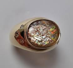 It is vitally important to us as a company and as individuals to have harmony with the people whose land gives up these precious rocks. Jewellery Rainbow Lattice