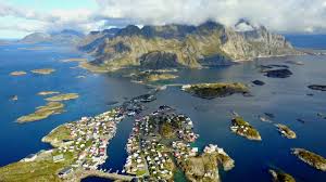 It is located on several small islands off the southern coast of the large island of austvågøya in the lofoten archipelago. Henningsvaer Lofoten Youtube