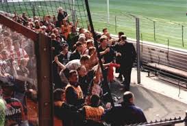 Is gewoon wat vuurwerk van supporters. Oost