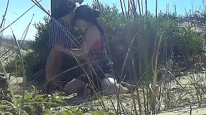 Haciendo el amor en la playa con mi novio. Parte 1 - XNXX.COM