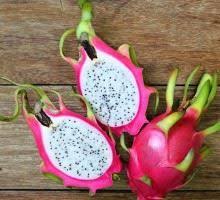 Le Pitaya Fruit Du Dragon Aux Nombreux Bienfaits Fruits Exotiques Fruit Du Dragon Salade De Fruits Originale