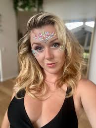 Found some jewels while declutterring so decided to get sparkly for my  birthday bbq 🤣 ended up in the pool then hot tub 🧜‍♀️ ✨