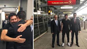 Hakan atilla'da borsa istanbul'dan affını istemiş, yani anlayacağınız dilde istifa etmiş. Eski Halk Bankasi Genel Mudur Yardimcisi Hakan Atilla 32 Ay Sonra Turkiye De Devhaberdevhaber