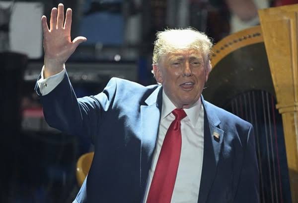 Trump defiende sus ganancias millonarias en criptomonedas | CR Hoy