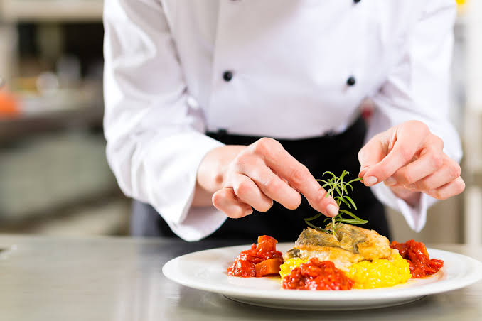 Private Chef vs. Personal Chef: What's the Difference? - Secret Ingredient