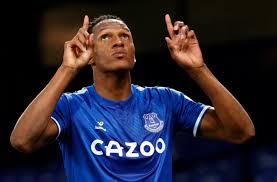 He spent his early years alongside his half brother, cristian andrés, and a younger brother, juan josé. Everton Revival Of Yerry Mina S Form Changes Fan Transfer Opinion