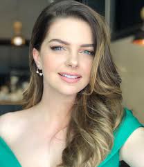 Cok Yakinda Surprizlerimiz Var Avonturkiye Makya Beautiful Actresses Turkish Beauty Beauty Girl
