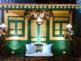 Dikutip dari wikipedia, rumah adat betawi kebaya merupakan rumah adat yang memiliki ciri khas bentuk atap rumah seperti pelana terlipat dengan jajaran genting. Rumah Adat Betawi Minimalis Model Rumah Minimalis Terbaru Rumah Minimalis Rumah Minimalis