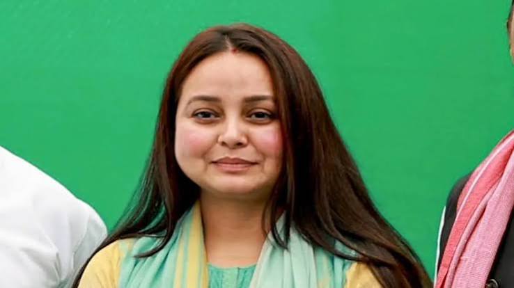 लालू परिवार के अंदर सब कुछ ठीक नहीं! अब रोहिणी आचार्य ने फेसबुक पर लिखा ये पोस्ट - India TV Hindi