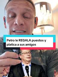 Petro le REGALA puestos y platica a sus amigos.