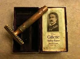 Istoria Zilei - #Astazi în istorie: #2decembrie1901 King Camp Gillette a inventat primul aparat de ras cu lama care îi poartă numele. În 1885, lui King C. Gillette i-a venit ideea de