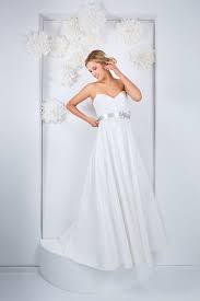 Weitere ideen zu klassische kleider, kleider, brautkleid. Klassisches Brautkleid Lucy Von La Robe Marie Aus Munchen Auf Productmate