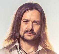 How to Get your 30 votes every day to votes for Rafayel. I had finished  voting with all my accounts for the day so i can't really make a video to  show