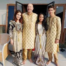 Umur 20 tahun) adalah seorang aktris dan model berkebangsaan indonesia. 10 Potret Kedekatan Steffi Zamora Dan Ibunda Yang Jarang Disorot