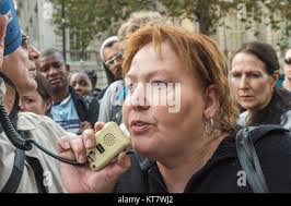 Onorevole Briggs parla di uccisione di suo figlio Leon Briggs al rally dal  Regno gli amici e la famiglia a Downing St Foto stock