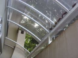 Empresa especializada em coberturas e muros de vidro. Perfil Coberturas 41 3082 2203 Toldos E Coberturas De Policarbonato Em Curitiba Corredores De Casas Casas Simples E Bonitas Cobertura De Vidro