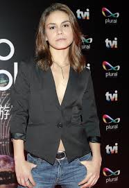 Série comédie / drame / mystère / romance / soap (1 saison, 182 épisodes) créée en 2020 sur tvi, avec luís esparteiro (alfredo paulo reis), madalena aragão . Surpresa Em Quer O Destino Hugo Envolve Se Com Madalena E Trai Sandra
