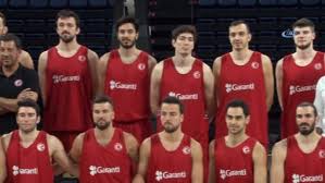 Türkiye'de basketbolun kitlelere yayılması ve sevdirilmesinde en büyük paya sahip olan anadolu efes spor kulübü, tuncay özilhan başkanlığında. Sertac Sanli Euroleague De Oynamak Heyecan Verici