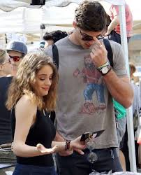 The pair met on set of the film and started out as friends before their relationship became something more when king revealed in an interview with seventeen that elordi was more than a friend. Jacob And Joey Tall Boyfriend Short Girlfriend Tall Boyfriend Tall Boy Short Girl