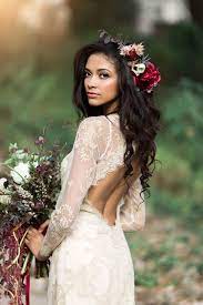 A Texas Take On Bohemian Wedding Style At Laguna Gloria Junebug Weddings Bohemian Wedding Hair Wedding Hair Down Bohemian Wedding