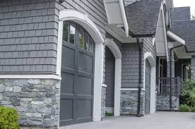 Wainscoting started out in the 18th century as a wall covering used to help insulate a room and provides a more durable surface than a painted sheetrock wall. Exterior Stone Veneer Wainscoting Novocom Top