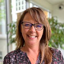 Dionne Fisher's Instagram, Twitter & Facebook