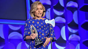 Kelly Ripa Gives Inspiring Speech At 2015 Glaad Media Awards Abc News