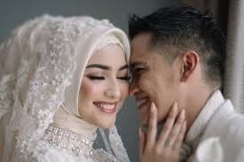 #citrakirana#rezkyaditya#nikahsetelah melangsungan proses lamaran hingga siraman, citra kirana dna rezky aditya resmi menikah. 9 Detail Makeup Dan Gaun Citra Kirana Di Resepsi Kedua Mewah