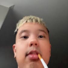 MOONEY unwell Lyrics