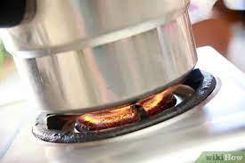 Panaskan panci presto dgn menaru sarangan didalamnya, jgn lupa karet penutupnya dilepas ya, siapkan loyang dgn diolesi tipis2 margarin dan taburi dgn tepung. 3 Cara Untuk Membuat Kue Dengan Panci Presto Pressure Cooker