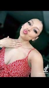 Sandra Amparan's Instagram, Twitter & Facebook