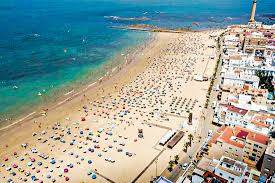 Espanha é um país extenso que ocupa a maior parte da península ibérica. Praia Na Espanha E Considerada Um Exemplo De Distanciamento Social Exame