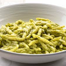 Lavate e asciugate le foglioline di basilico. Pesto Alla Genovese Senz Aglio Polla Gustorotondo I Migliori Cibi Online