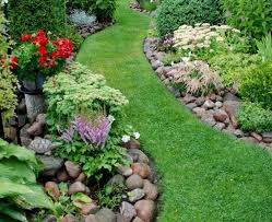 58 Most Amazing Side Yard Landscaping Ideas To Beautify Your Garden Anchordeco Com Side Yard Landscaping Fragrant Garden Garden Yard Ideas