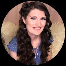 Amanda Scharf's Instagram, Twitter & Facebook