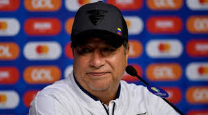 El técnico de los canaleros, hernán darío gómez, anunció que tomaron la decisión por solidaridad con su capitán felipe baloy tras la derrota ante estados hernán darío gómez, técnico de panamá. Hinchas Ecuatorianos Pidieron La Salida De Hernan Dario Gomez El Comercio