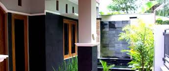 Rumah ini berbentuk rumah panggung dengan tiang penyangga yang tinggi dan anak tangga yang rumah adat ini dibagi menjadi dua bagian, pada bagian depan digunakan sebagai teras dengan √ daftar rumah adat jawa barat: Index Of Wp Content Uploads 2015 02