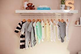 12 Neue Geniale Ikea Hacks Die Jedes Kinderzimmer Schoner Und Gemutlicher Machen Easy Diy Nursery Master Bedroom Nursery Exposed Closet