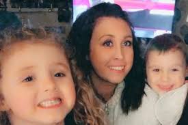 Young mum told cancer has spread and she needs to make 'final memories'  with children