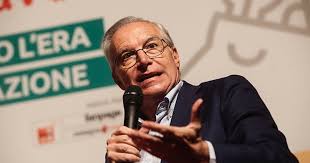 È stato segretario generale della cgil dal 2002 al 2010 e dall'11 maggio 2013 al 15 dicembre 2013 segretario del partito democratico. 8zzanu Sevsnwm