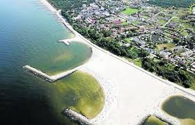 Na plaży wydzielone są dwa strzeżone kąpieliska. Czekaja Na Decyzje W Sprawie Plazy W Jaroslawcu Glos Koszalinski