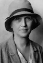 Martha Warren's Instagram, Twitter & Facebook