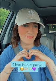 Rose Lindstrom's Instagram, Twitter & Facebook