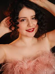 автор: VIRA VIRNA. А хороші дівчата нарешті зрозуміли що себе цінувати  треба більше ніж будь кого. Жертви ніхто ніколи не оцінить тай чи вартує  воно того Хороші дівчата вдосталь наплакались рятуючи всіх