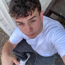 Does USPS provide a picture of the door it's delivered to, or is that just  other delivery services?