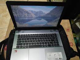 2x dell 22 monitor not same model 1x dvi and 1x vga since motherboard have no vga output so i use vga => hdmi adapter * rest, no external graphic card, 1x ssd hard, 16gb ddr4 ram etc. Laptop Asus Amd A9 X441b Arsip Asus