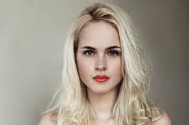 Med bloggen alt du vet er feil ble hun kåret til årets beste blogger under både vixen blog awards og costume awards i 2011. Linnea Myhre Norsk Litteraturfestival