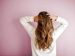 Ecco allora i 6 cibi per aumentare la crescita ci sono infatti alcuni cibi in particolare che, più di altri, aiutano ad aumentare la crescita dei capelli, grazie agli elementi benefici che li costituiscono. 15 Trucchi Per Far Crescere I Capelli Velocemente